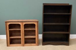 VINTAGE POLISHED OAK BOOKCASE with adjustable shelves, 133cms H, 83cms W, 27cms D and a bookcase