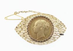 VICTORIAN GOLD SOVEREIGN BROOCH, 1884, young head, in pierced textured 9ct gold setting, 14.8gms