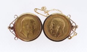 GOLD DOUBLE SOVEREIGN BAR BROOCH, the sovereigns dated 1909 and 1911, in 9ct gold scroll brooch