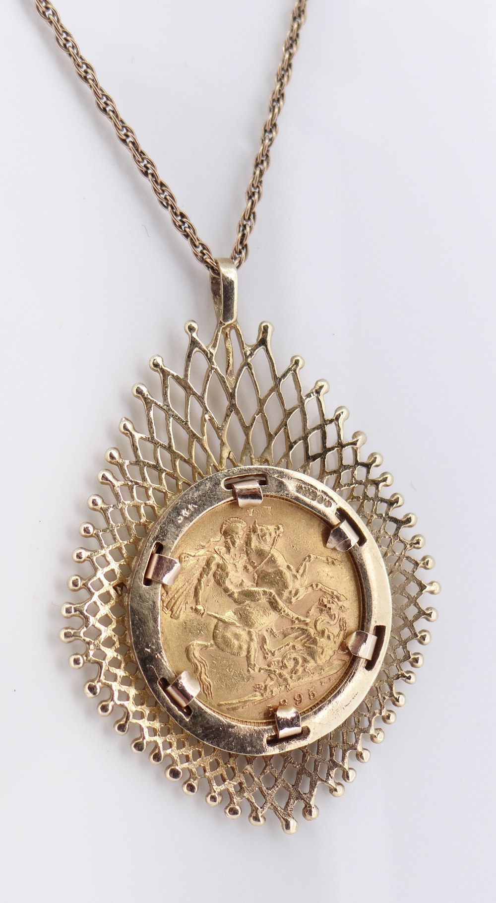 VICTORIAN GOLD SOVEREIGN PENDANT, 1895, old head, in 9ct gold pierced mount, on 9ct gold fine chain,