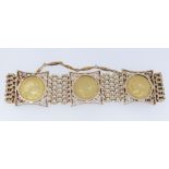 9CT GOLD THREE SOVEREIGN BRACELET of tablet and gate link design, comprising sovereigns dated