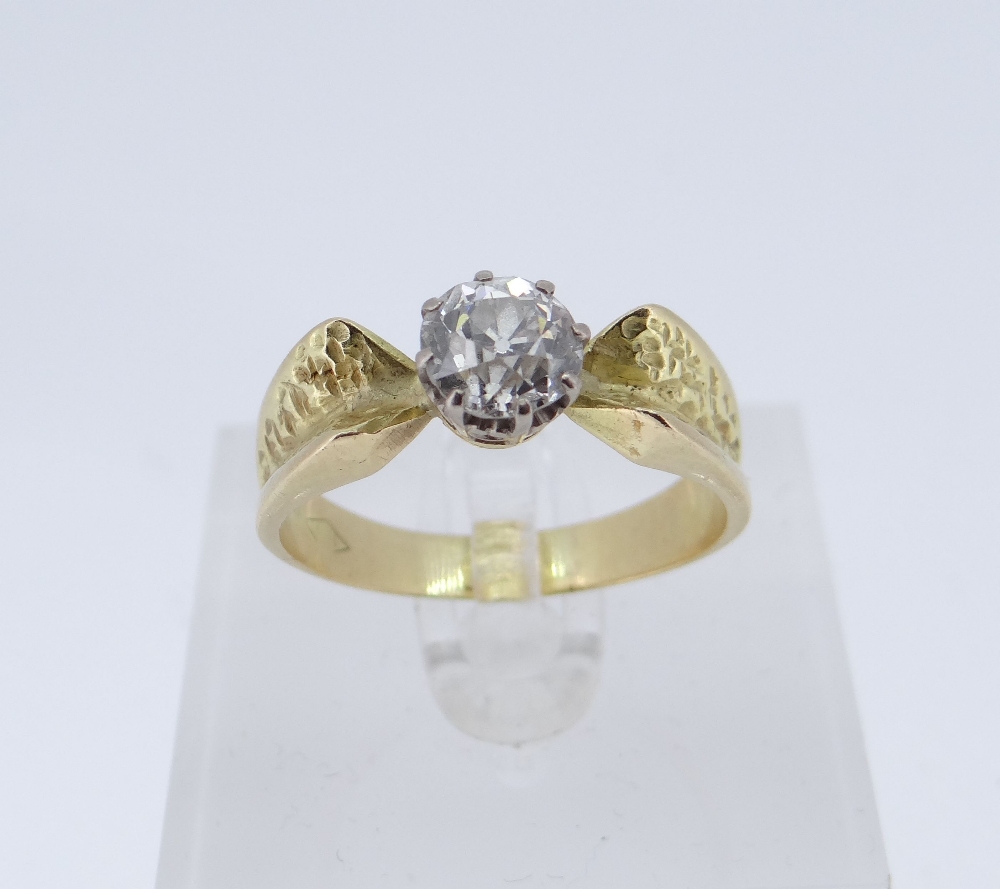 18CT GOLD SOLITAIRE DIAMOND RING - Image 8 of 12