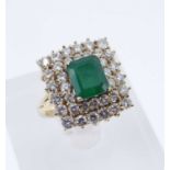 YELLOW METAL EMERALD & DIAMOND CLUSTER RING