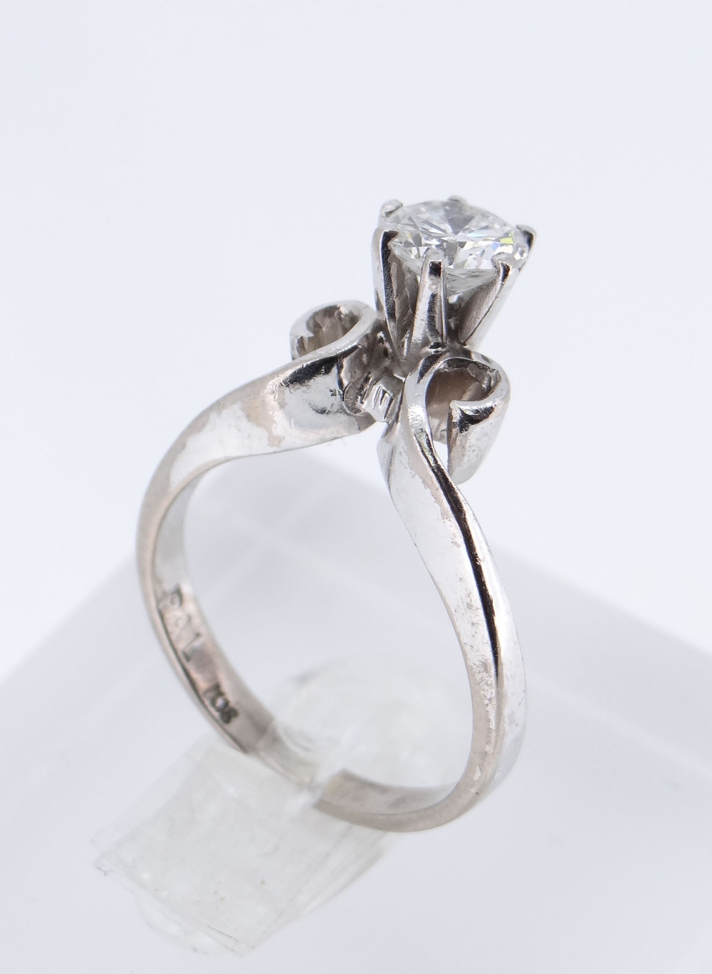 18K WHITE GOLD & PALLADIUM DIAMOND RING - Image 6 of 10