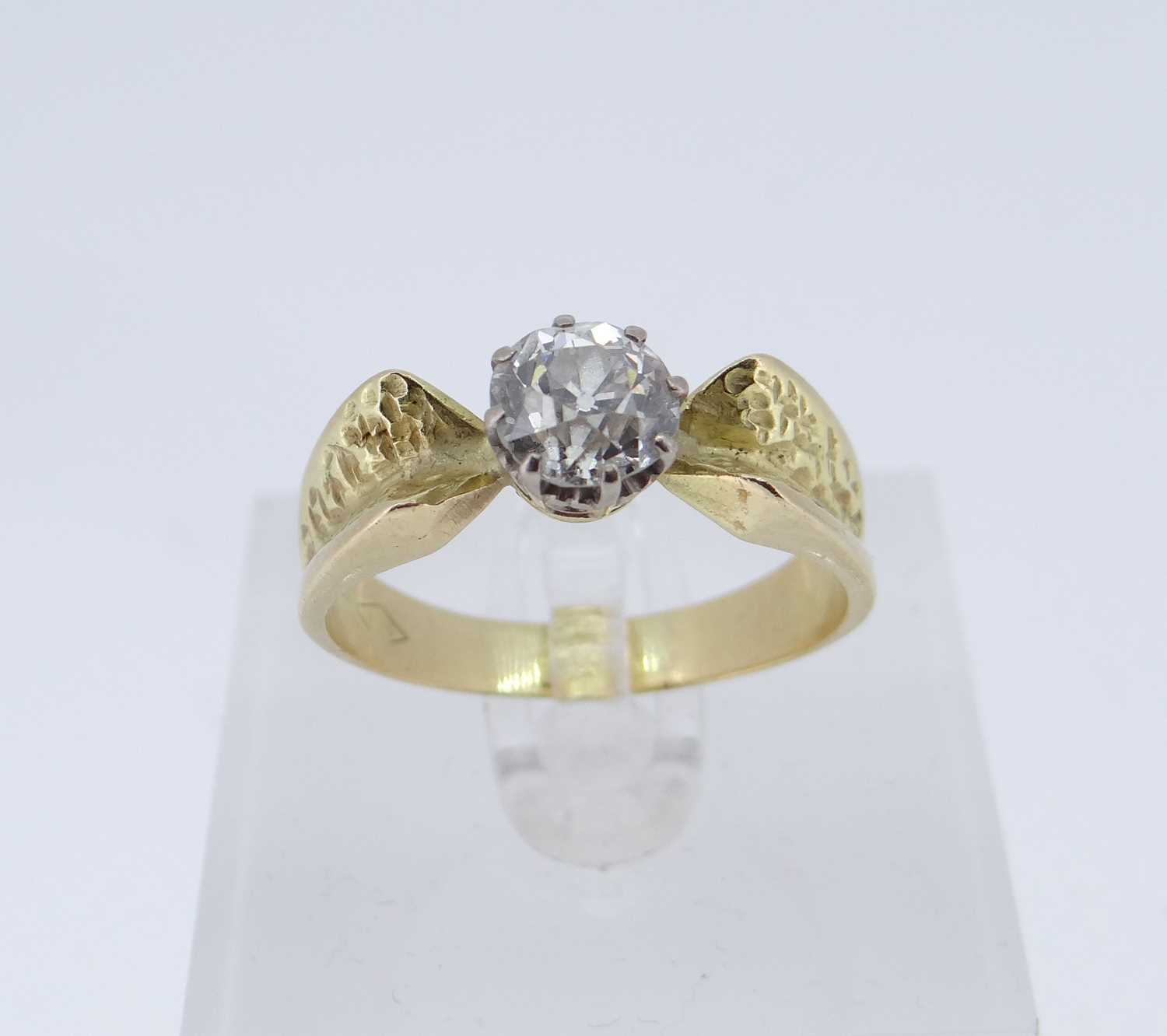 18CT GOLD SOLITAIRE DIAMOND RING - Image 2 of 12