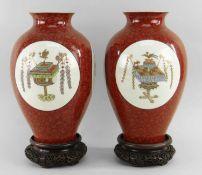 PAIR JAPANESE KUTANI PORCELAIN VASES, attributed to Tokuda Yasokichi II (1907-1997)