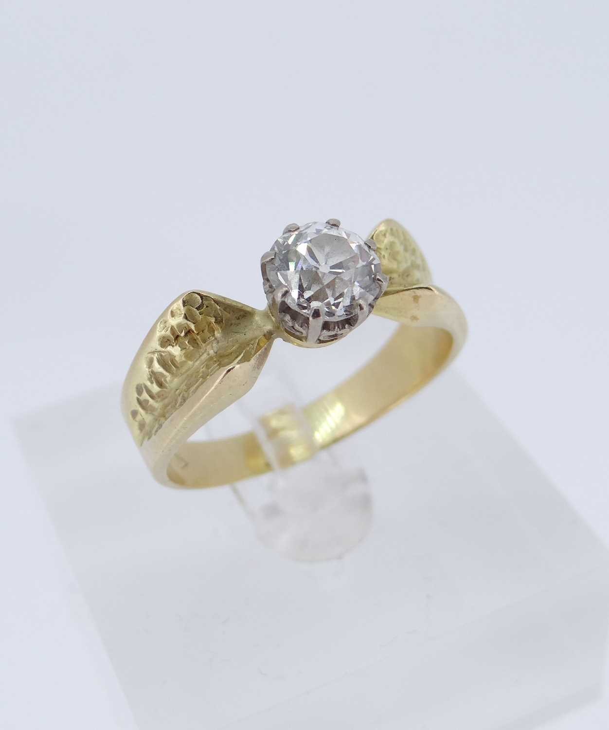 18CT GOLD SOLITAIRE DIAMOND RING