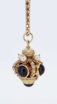 YELLOW METAL PENDANT SET WITH CABOCHON GARNETS & PEARLS
