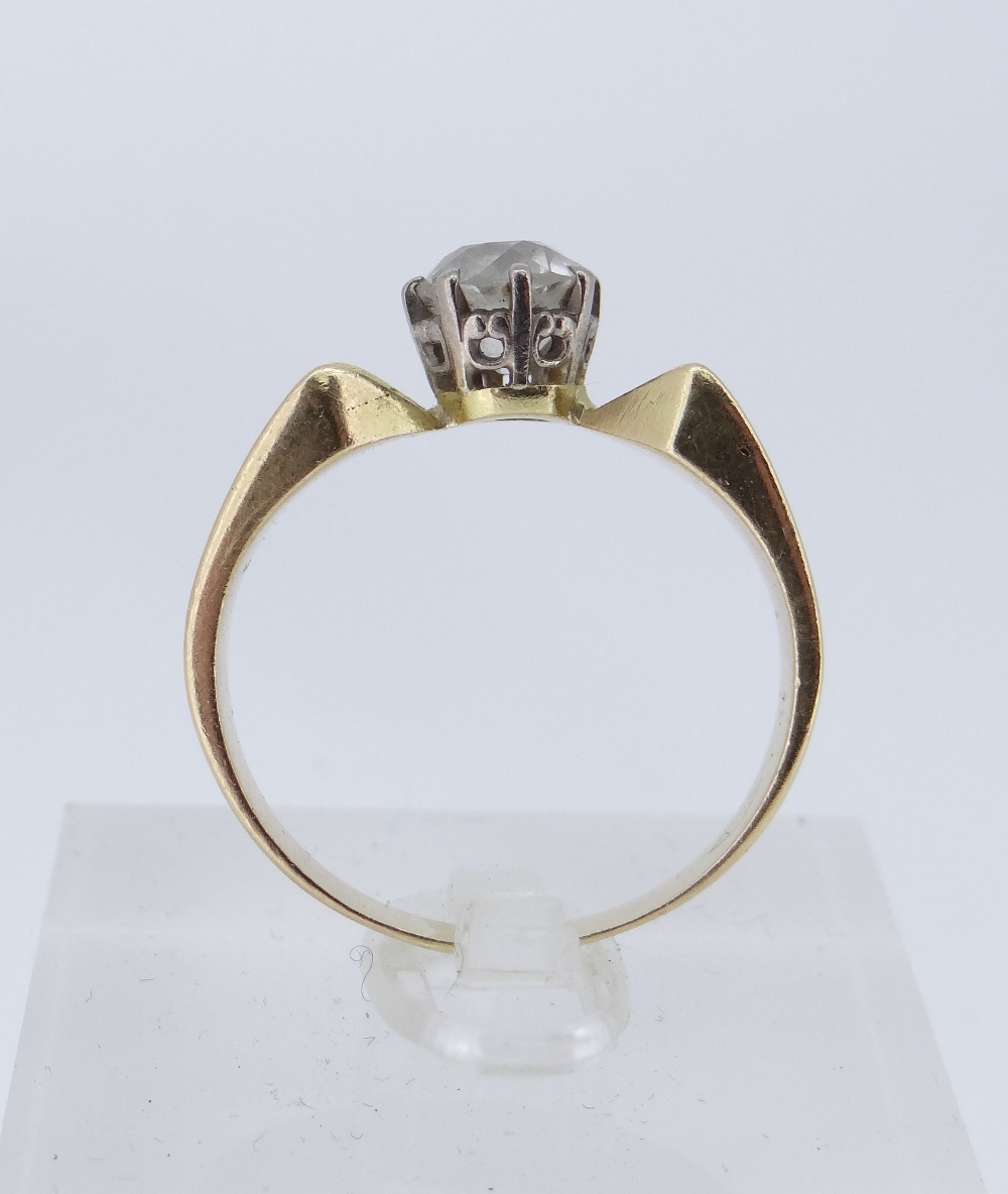 18CT GOLD SOLITAIRE DIAMOND RING - Image 9 of 12