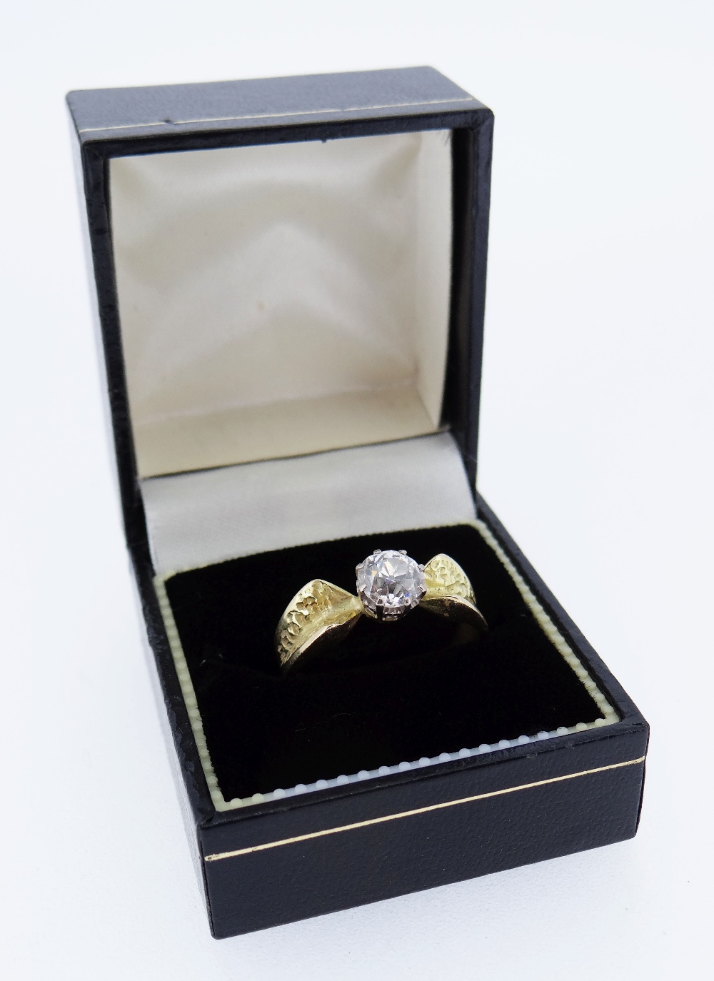 18CT GOLD SOLITAIRE DIAMOND RING - Image 12 of 12