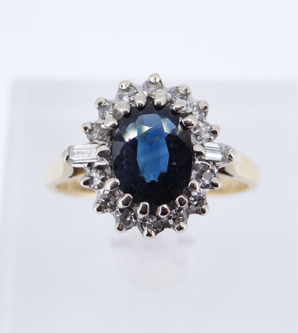 18CT GOLD SAPPHIRE & DIAMOND CLUSTER RING - Image 8 of 8