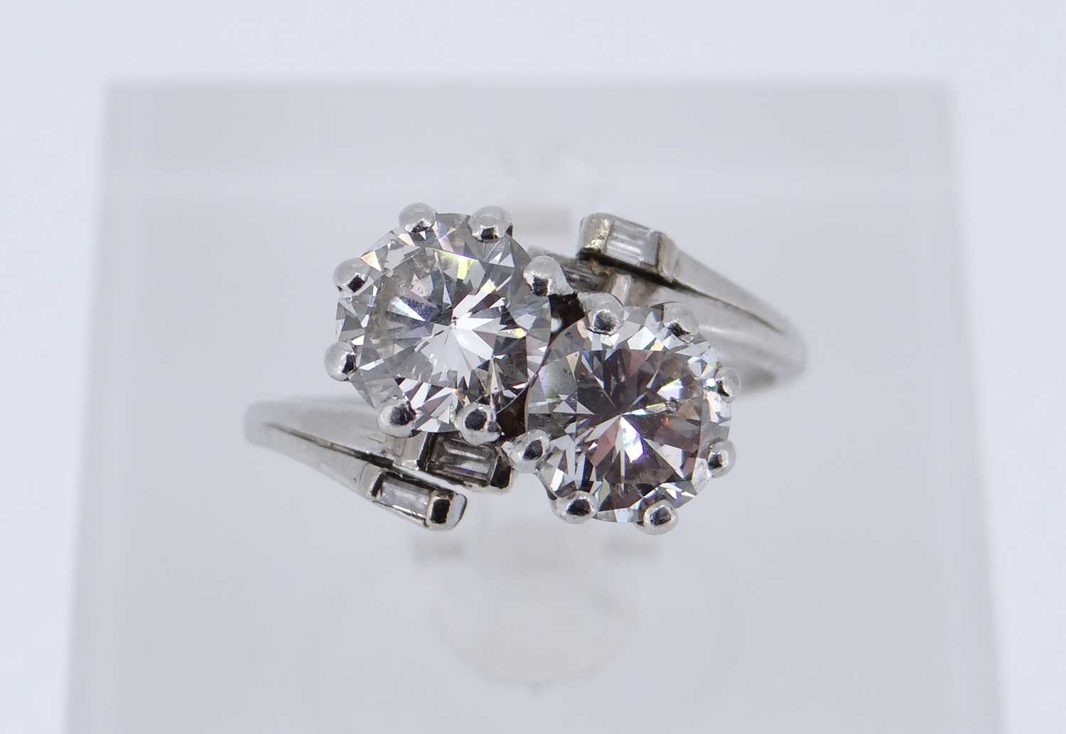 TWO STONE DIAMOND CROSSOVER RING - Image 4 of 13