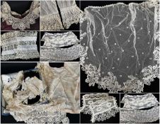 ASSORTED ANTIQUE BRITISH & CONTINENTAL COLLECTORS LACE ACCESSORIES, including pairs of bobbin lace