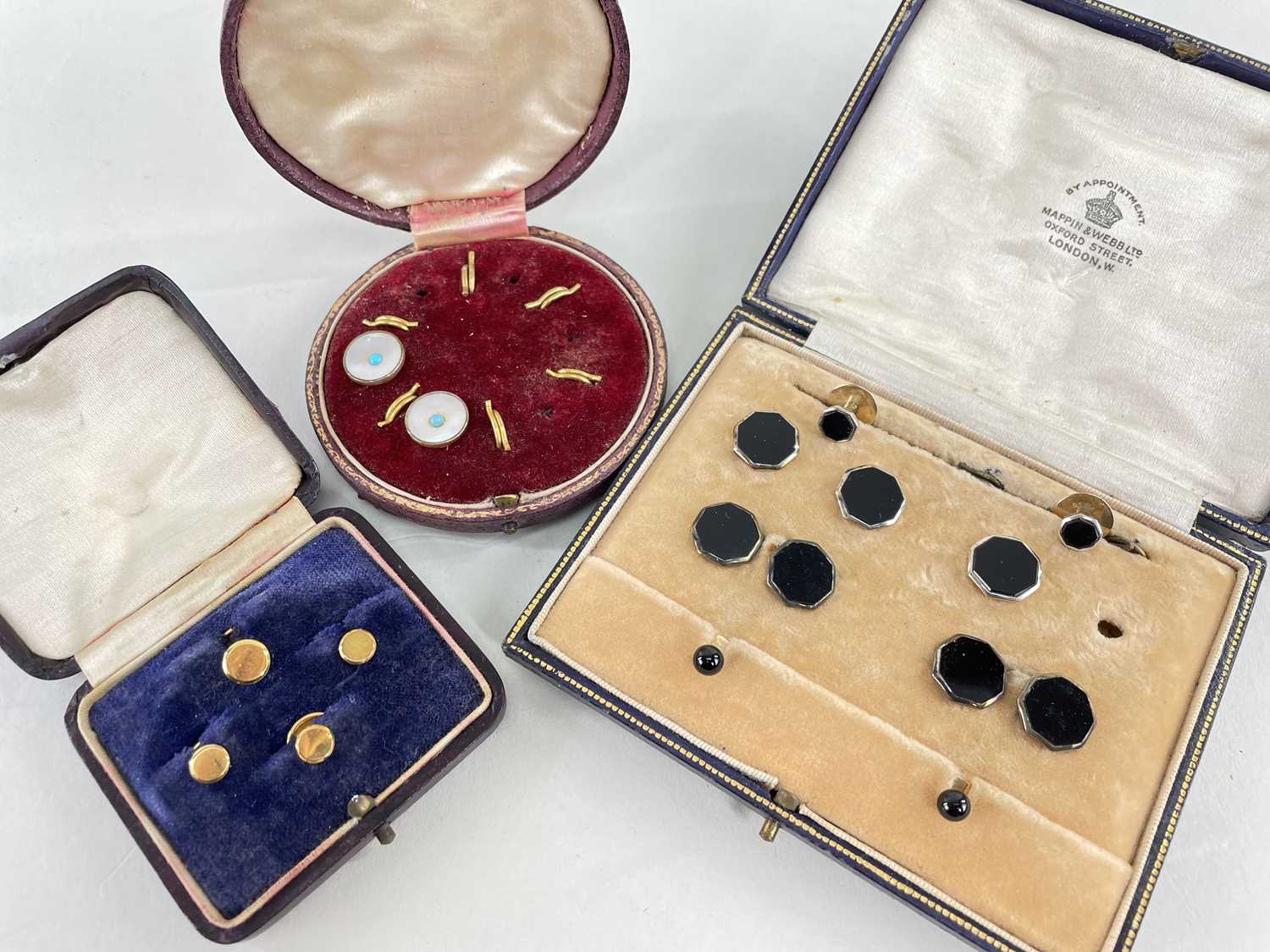 VARIOUS CASED GENT'S DRESS STUDS & CUFFLINKS, comprising set of four 9ct gold collar & shirt