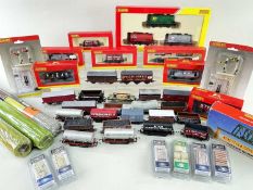 ASSORTED '00' GAUGE ROLLING STOCK & ACCESSORIES, by Hornby & Dapol mainly, including boxed R657