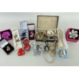 QUANTITY OF MIXED COSTUME JEWELLERY, including silver bow brooch, silver double link foliate