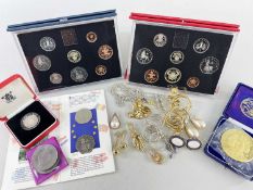 ASSORTED COLLECTIBLE COINS & JEWELLERY, including 1986 & 1986 8-coin UK proof coin sets, 1972