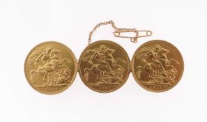 THREE COIN GOLD SOVEREIGN BROOCH, the sovereigns dated 1911, 1912 and 1914, 25.6gms Provenance: