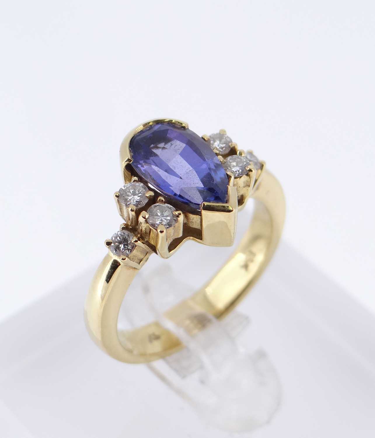 18K GOLD TANZANITE & DIAMOND RING, the central pear shaped tanzanite flanked by three diamonds - Image 3 of 4