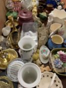 MIXED POTTERY CERAMICS & COLLECTABLES - to include advertising items for Hagues, Glenleven Old