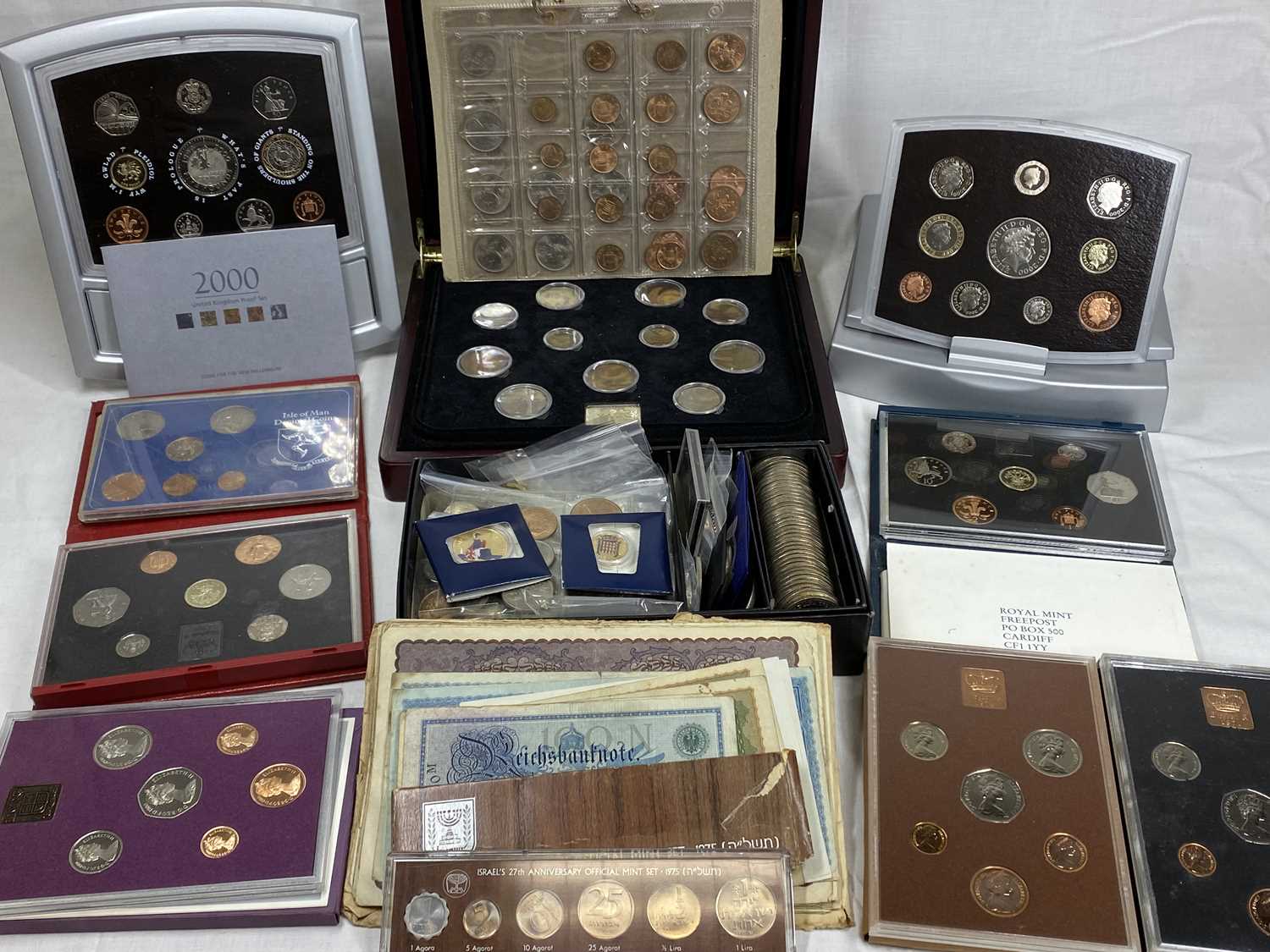 BRITISH & CONTINENTAL COINAGE & BANK NOTE COLLECTION to include Royal Mint proof sets for 1971,