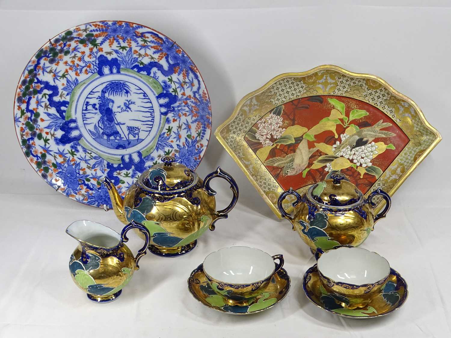 JAPANESE POTTERY & PORCELAIN CERAMICS GROUP to include a gilt, cobalt and bird decorated tea for two