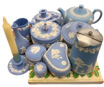 WEDGWOOD JASPERWARE, 14 ITEMS - to include covered boxes, ETC