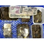 LARGE COLLECTION OF BRITISH & CONTINENTAL COINAGE and eight various bank notes including a British