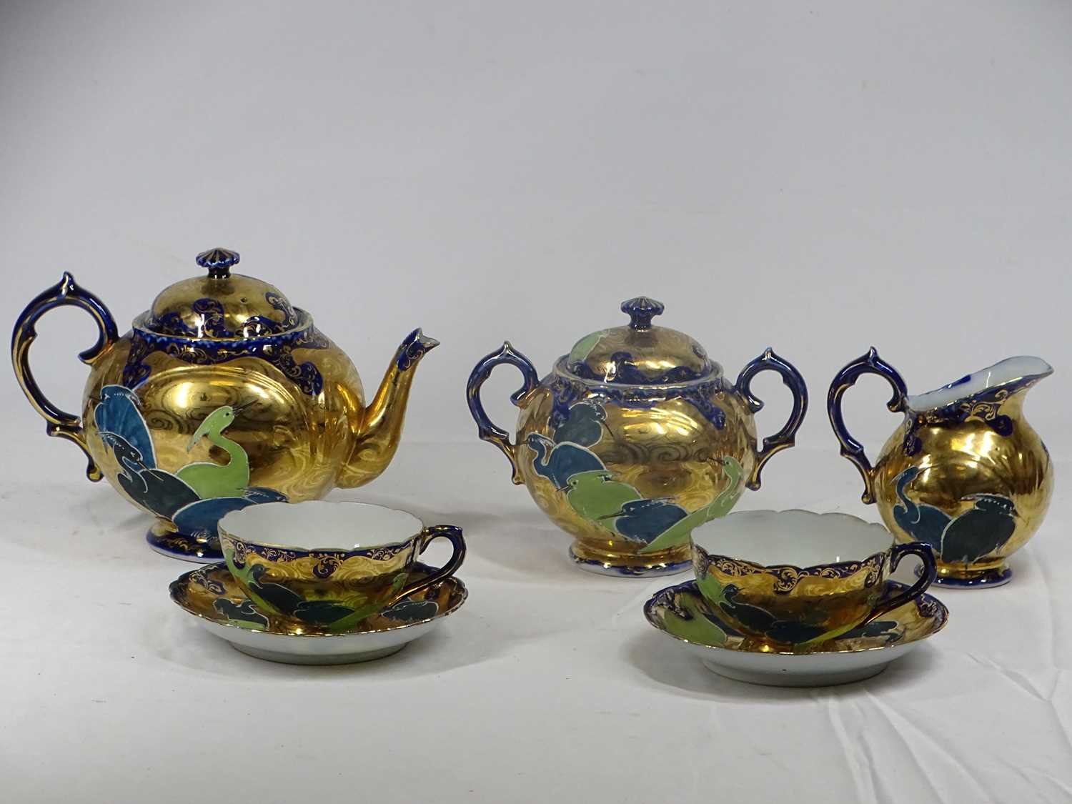 JAPANESE POTTERY & PORCELAIN CERAMICS GROUP to include a gilt, cobalt and bird decorated tea for two - Image 4 of 4