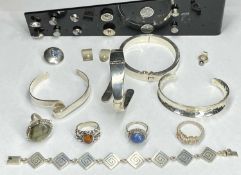 HALLMARKED, 925 STAMPED & OTHER STERLING SILVER JEWELLERY - a mixed group to include three