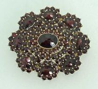 OVAL GARNET BROOCH - 800 marked to the pin, approx 4 x 3.5cms, 13.3grms