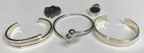 TIANGUIS JACKSON & OTHER STERLING SILVER JEWELLERY, 4 ITEMS - three bangles and a circular padlock