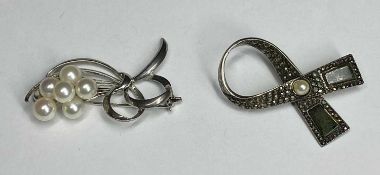 VINTAGE PEARL SET BROOCHES (2) including a crossover bow example in Irish silver having a central