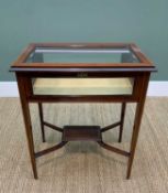 EDWARDIAN SHERATON-STYLE MAHOGANY BIJOUTERIE TABLE CABINET, satinwood banded hinged top with