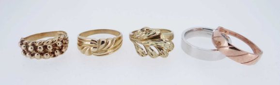 FIVE 9CT GOLD RINGS comprising 9ct yellow gold keeper ring, 9ct white gold band, 9ct rose gold