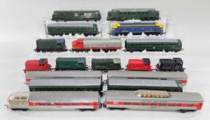 ASSORTED 'OO' GAUGE DIESEL & ELECTRIC TRAINS, including Tri-ang RS33 Transcontinental train set,