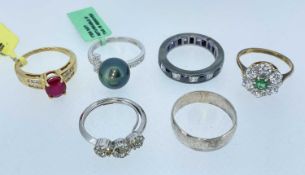 SIX VARIOUS MISCELLANEOUS DRESS RINGS, including 18ct white gold pearl and diamond chip ring (4.