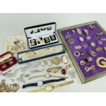 ASSORTED JEWELLERY & WATCHES comprising an array of bar brooches of varying design including a 9ct