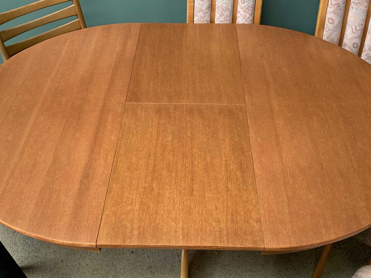 MID CENTURY EXTENDING DINING TABLE, 75cms H, 148cms W, 107cms D, with four matching chairs, 100cms - Image 3 of 5