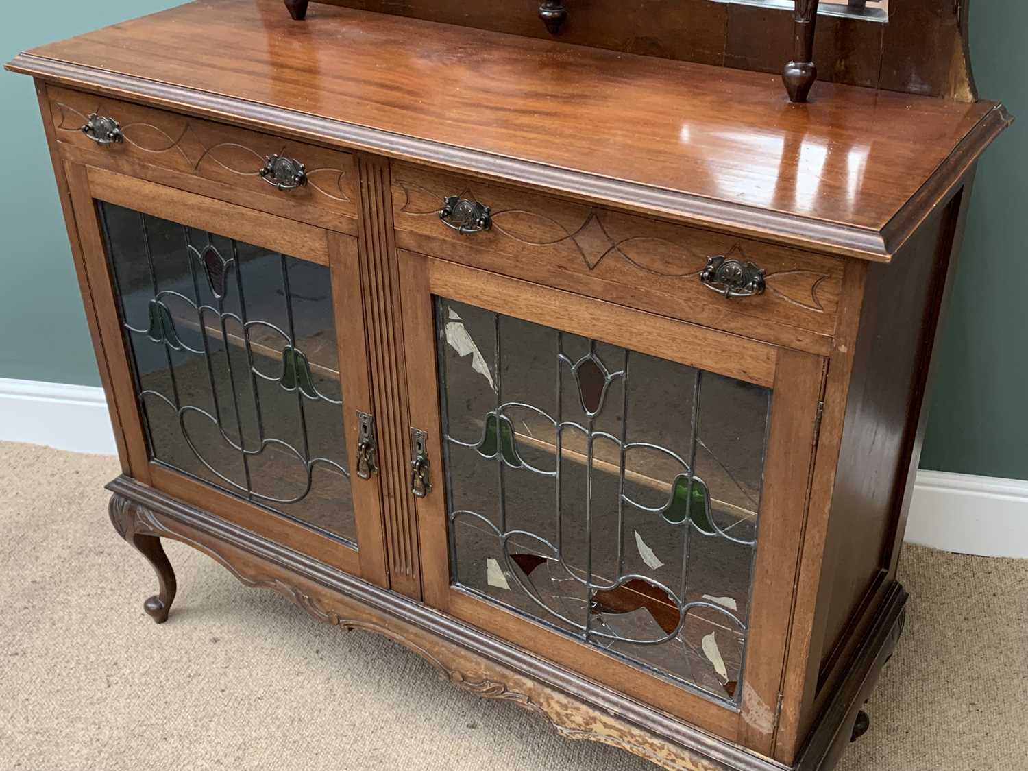 VICTORIAN MAHOGANY MIRROR BACK SIDE CABINET, the top with carved and scrolled outlines and - Image 4 of 4