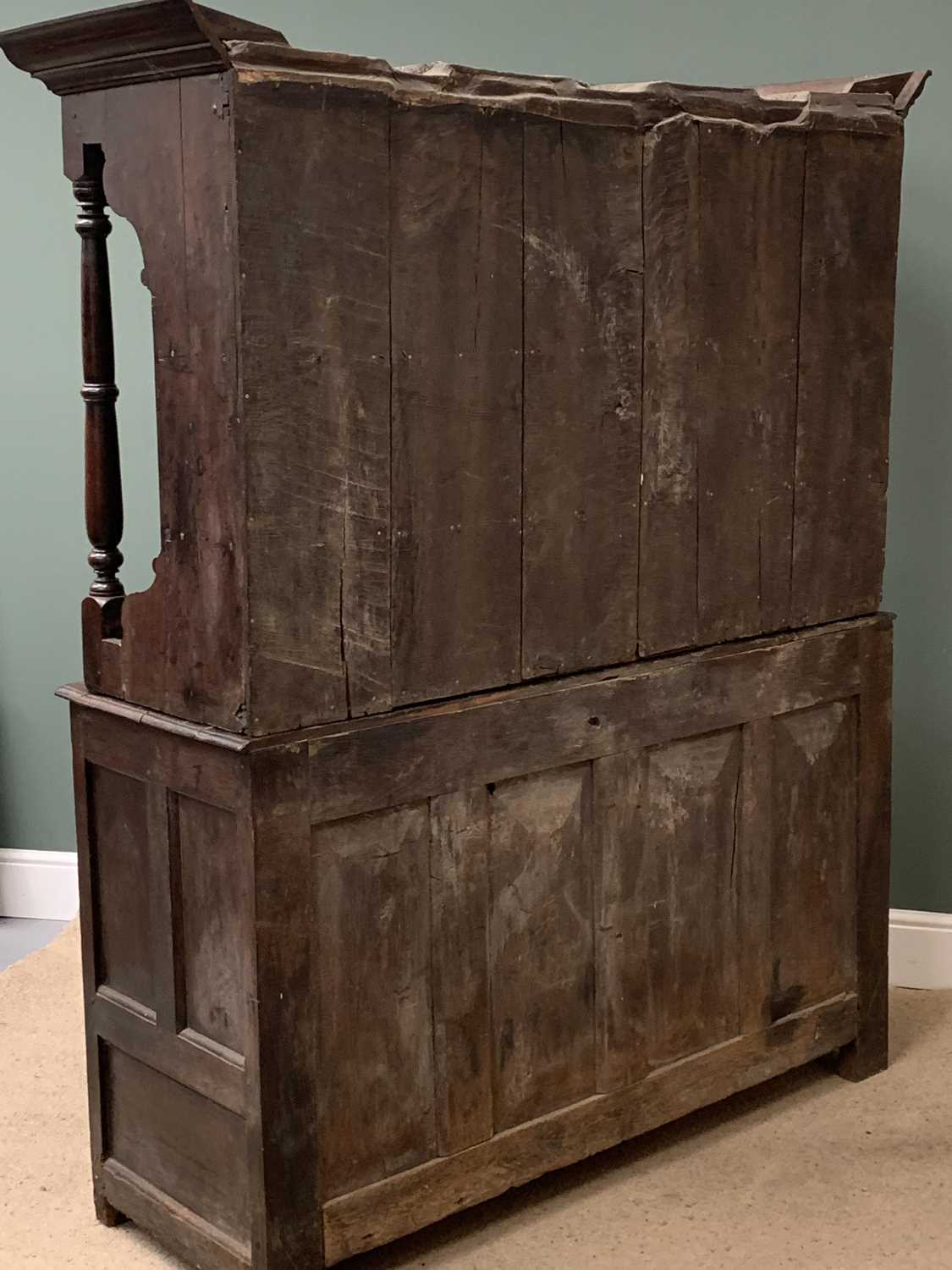 EARLY 19th CENTURY OAK WELSH DRESSER, the two shelf canopy rack with turned and block supports, - Image 3 of 5