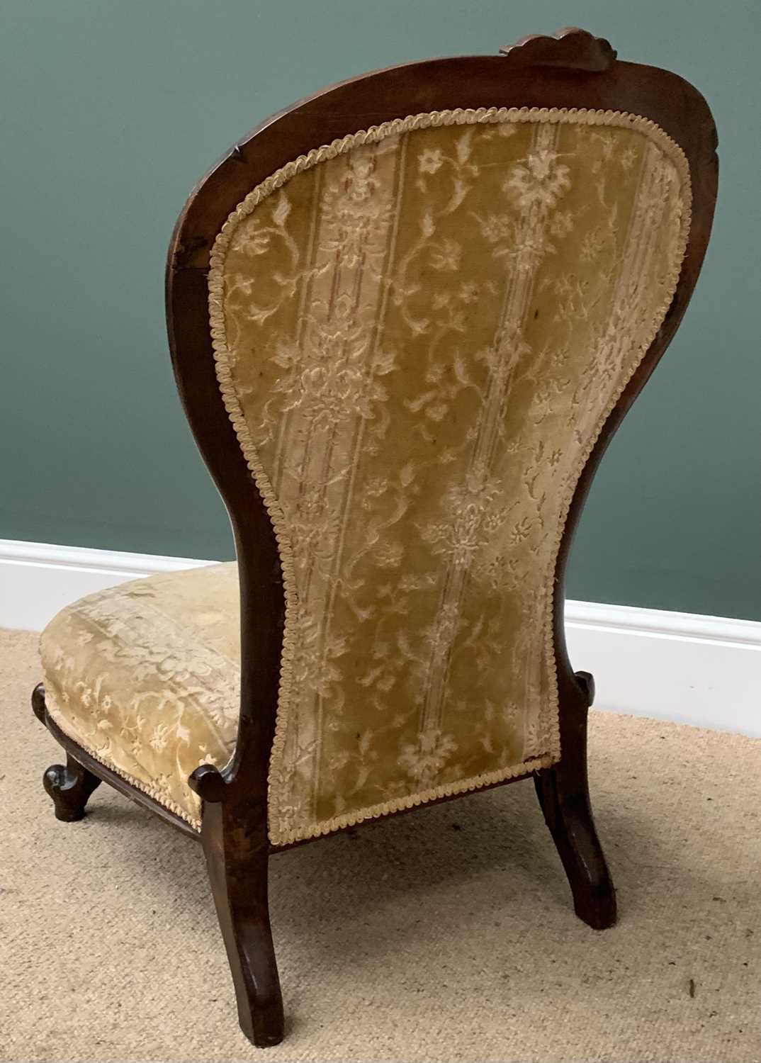 ANTIQUE MAHOGANY SPOONBACK NURSING CHAIR on scrolled supports, 92cms H, 58cms W, 48cms D - Image 3 of 3