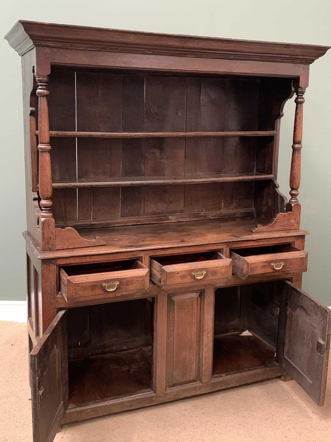 EARLY 19th CENTURY OAK WELSH DRESSER, the two shelf canopy rack with turned and block supports, - Image 4 of 5