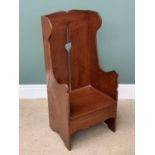 ARTS & CRAFTS STYLE SINGLE SEAT OAK SETTLE, 97cms H, 46cms W, 40cms D