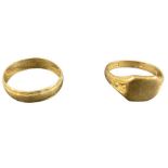 GENT'S 9CT GOLD RINGS (2) including a signet ring, size W and a patterned edge wedding band, size X,