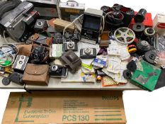 CAMERAS & PHOTOGRAPHY - a large quantity of associated items to include Ilford Sporti camera, Ensign