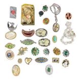 VICTORIAN & LATER BROOCHES & COSTUME JEWELLERY to include 2 x Victorian 9ct gold bar brooches, 3.