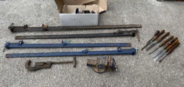 WORKSHOP TOOLS to include sash clamps, no. 3 vice, Record no. 103 pipe cutter, AL-KO towing ball and