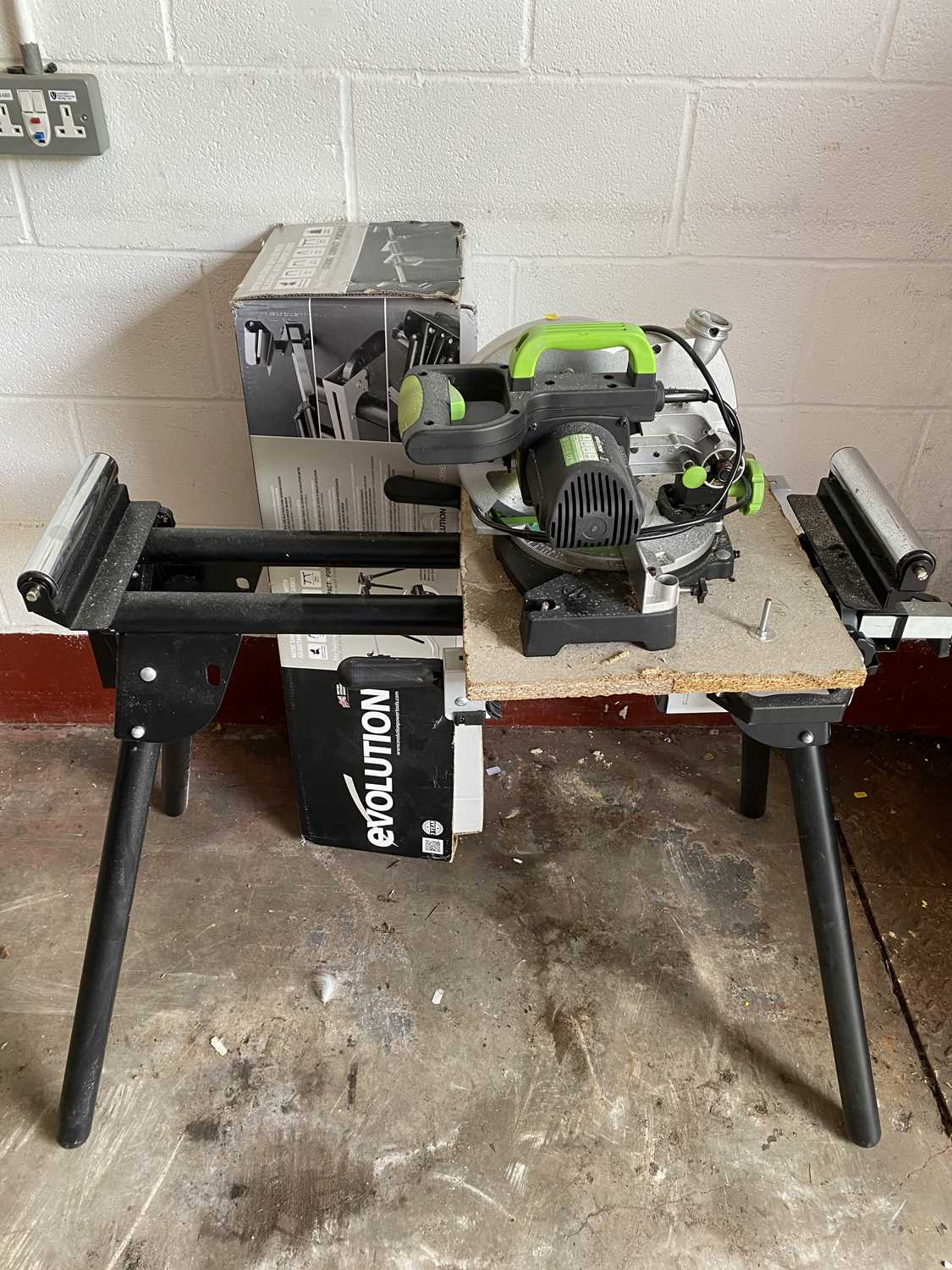 EVOLUTION CHOP/MITRE SAW and a folding roller bench E/T