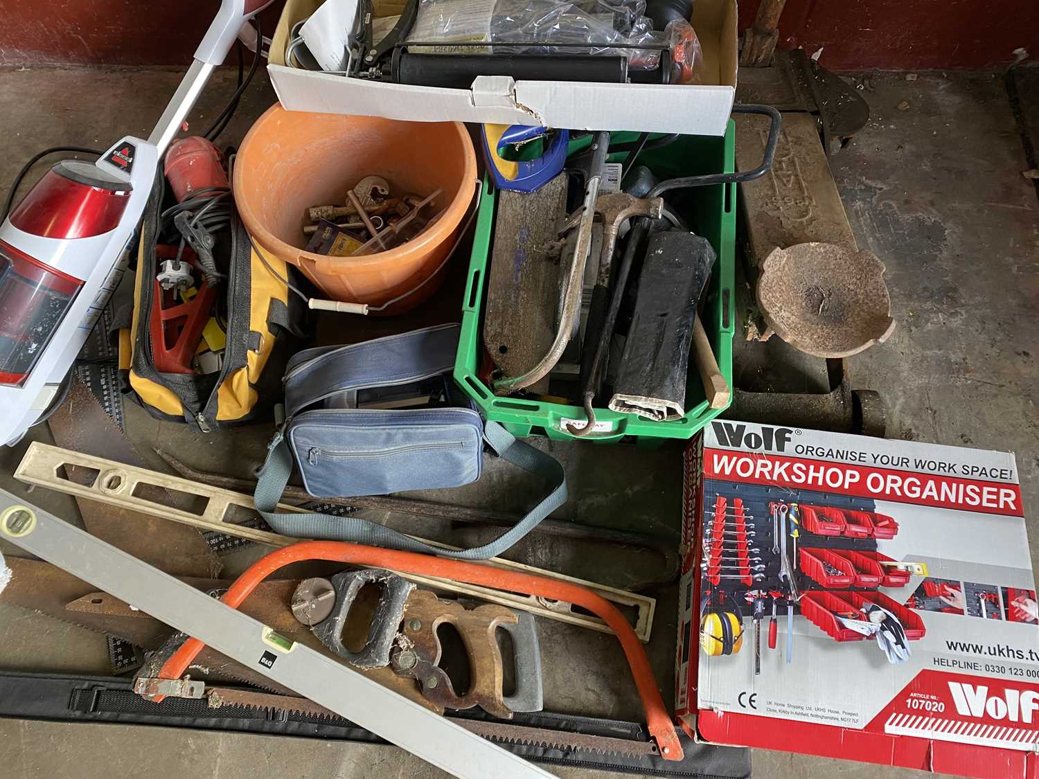 GARAGE TOOLS - an assortment to include trolley jack, compact vacuum cleaner ETC E/T